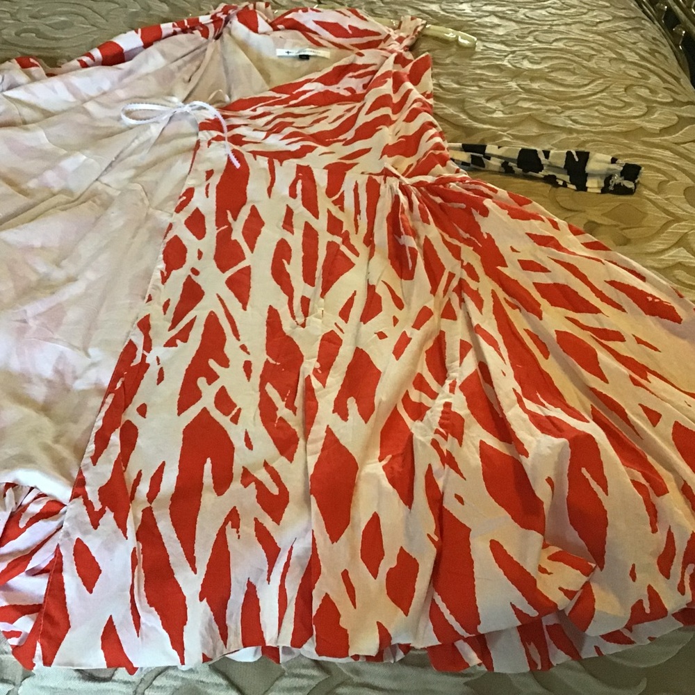 Diane Von Furstenberg Red and White V-Neck Fit and Flare Midi Dress - Picture 12 of 16